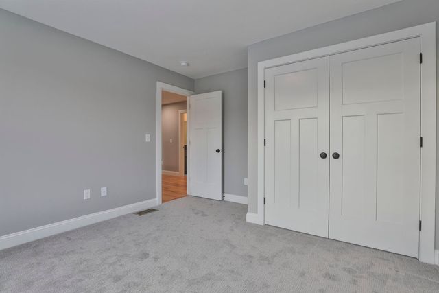 42 Ridgeview Lane, New Boston, NH 03070