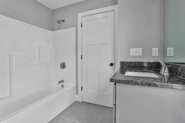 42 Ridgeview Lane, New Boston, NH 03070