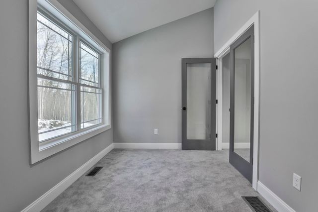 42 Ridgeview Lane, New Boston, NH 03070