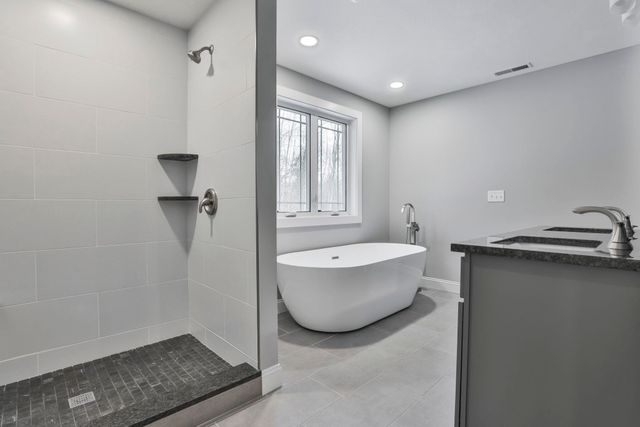 42 Ridgeview Lane, New Boston, NH 03070