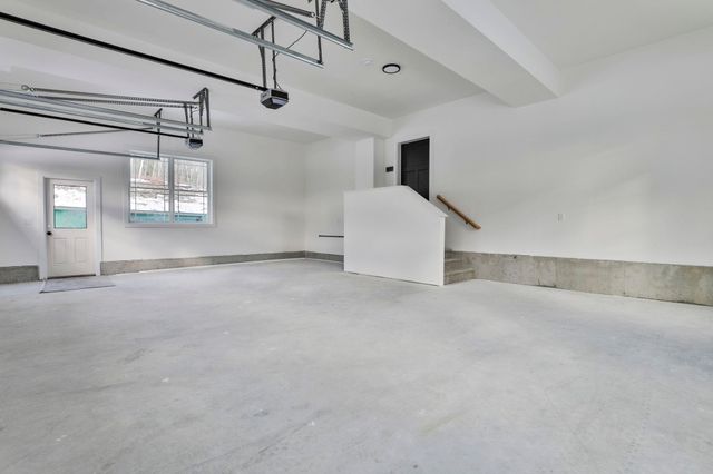 42 Ridgeview Lane, New Boston, NH 03070