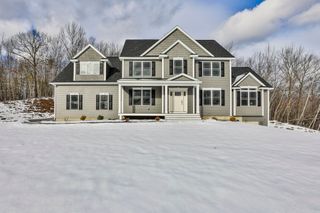 42 Ridgeview Lane, New Boston, NH 03070