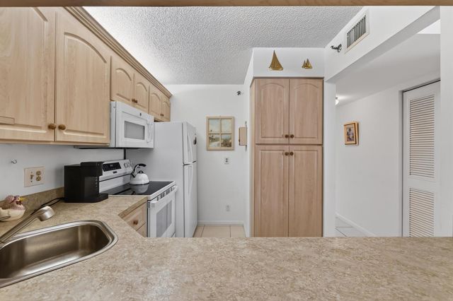4444 NE Ocean Boulevard B2 108, Jensen Beach, FL 34957