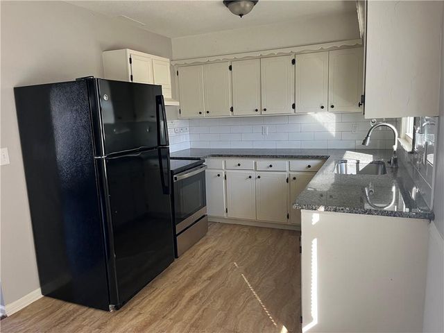 33915 W 83rd Street, De Soto, KS 66018