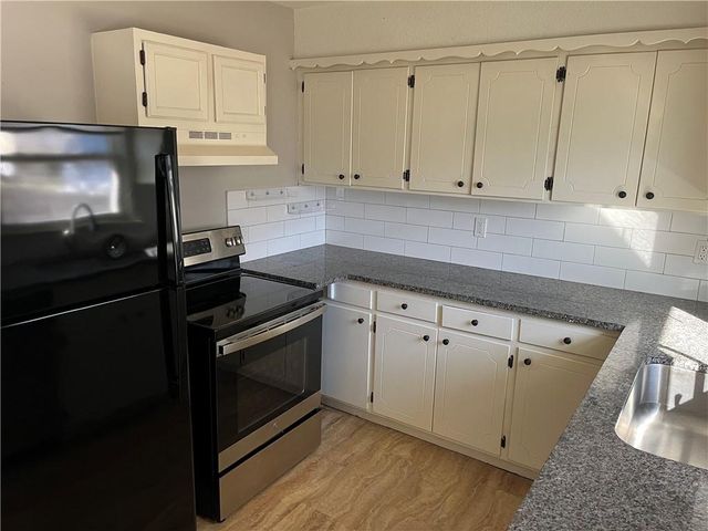 33915 W 83rd Street, De Soto, KS 66018