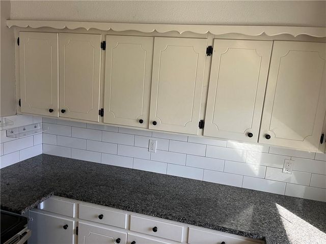 33915 W 83rd Street, De Soto, KS 66018