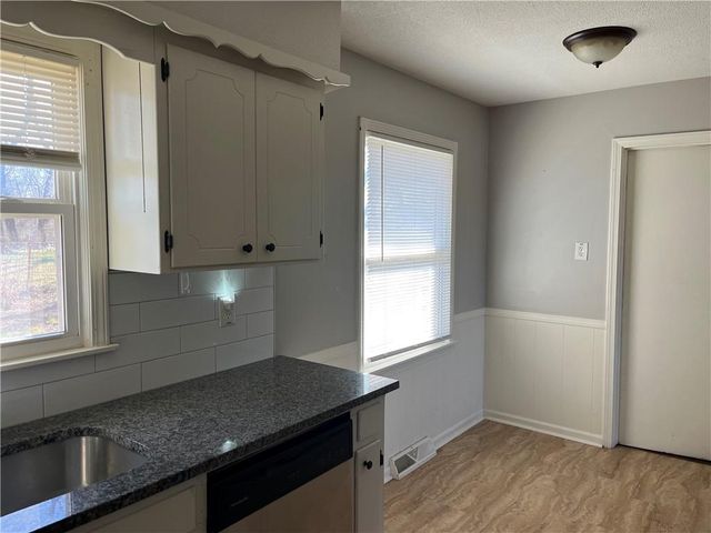 33915 W 83rd Street, De Soto, KS 66018