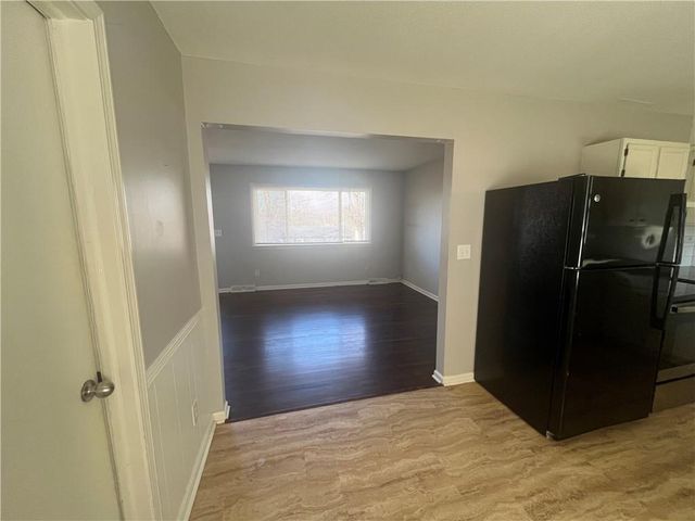 33915 W 83rd Street, De Soto, KS 66018