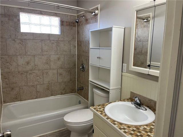 33915 W 83rd Street, De Soto, KS 66018