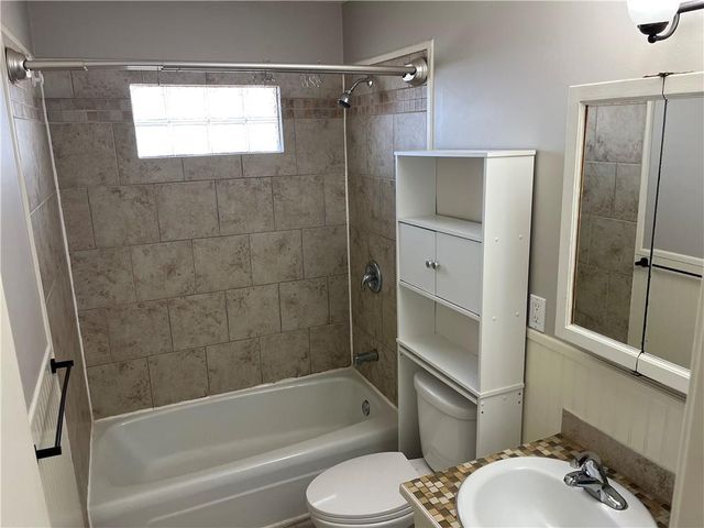 33915 W 83rd Street, De Soto, KS 66018