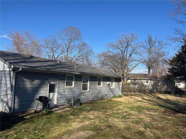 33915 W 83rd Street, De Soto, KS 66018