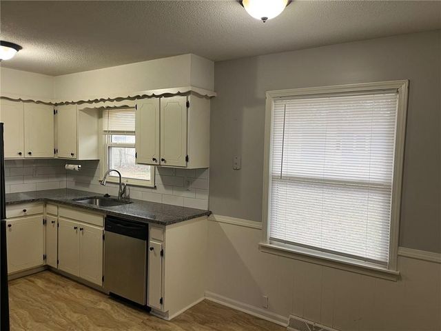 33915 W 83rd Street, De Soto, KS 66018