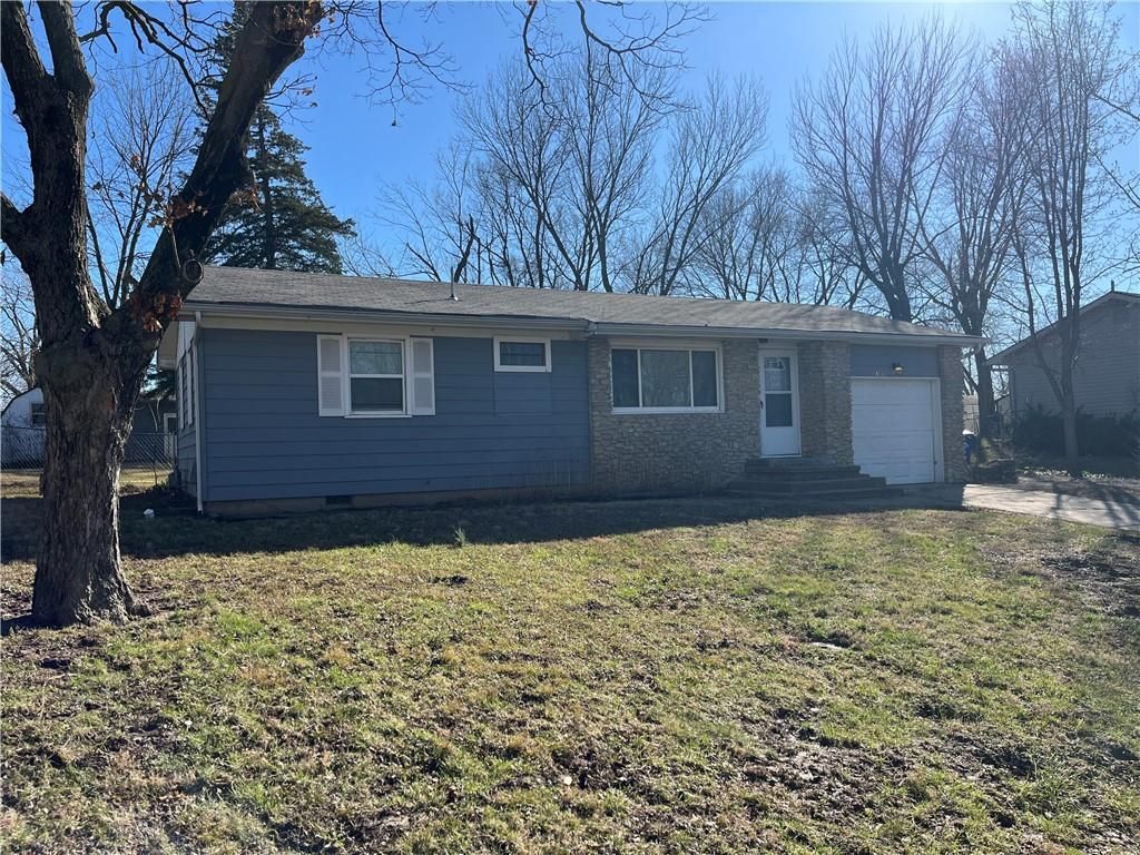 33915 W 83rd Street, De Soto, KS 66018