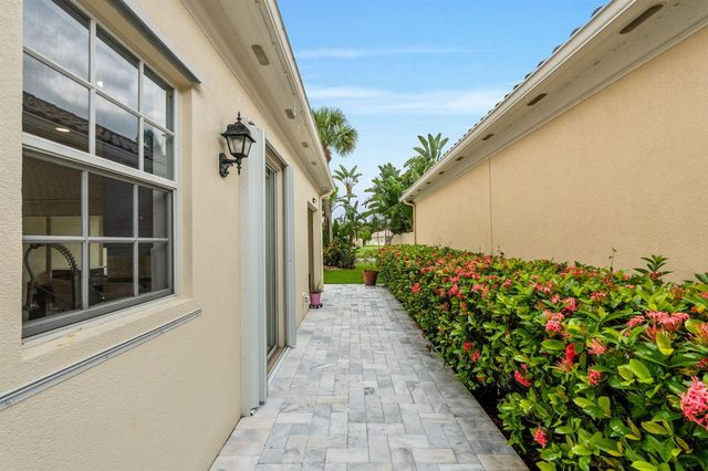 8342 Dominica Place, Wellington, FL 33414
