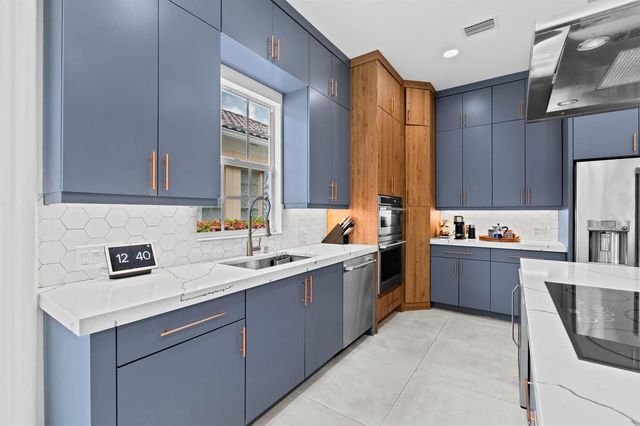 8342 Dominica Place, Wellington, FL 33414