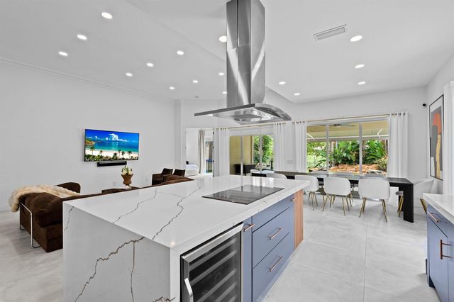 8342 Dominica Place, Wellington, FL 33414