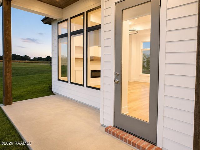 107 Sugar Cane Palm Circle, Broussard, LA 70518