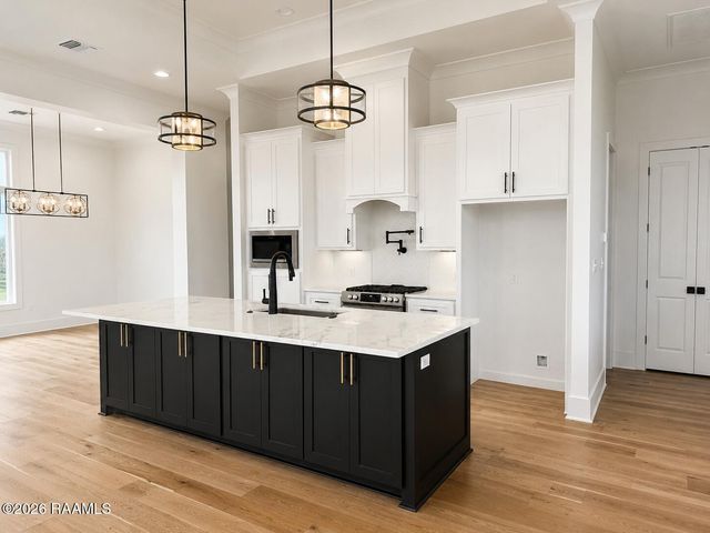 107 Sugar Cane Palm Circle, Broussard, LA 70518