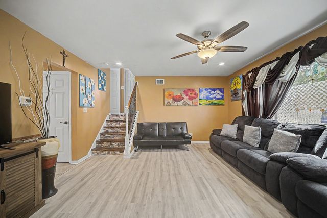 8043 Salisbury Avenue, Lyons, IL 60534