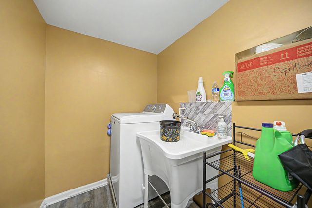 8043 Salisbury Avenue, Lyons, IL 60534