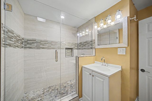 8043 Salisbury Avenue, Lyons, IL 60534