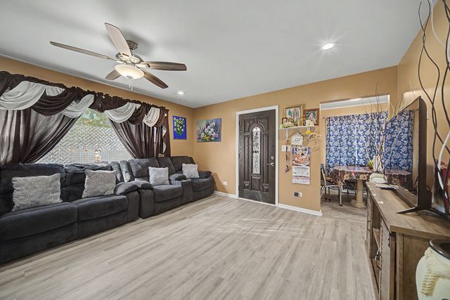 8043 Salisbury Avenue, Lyons, IL 60534
