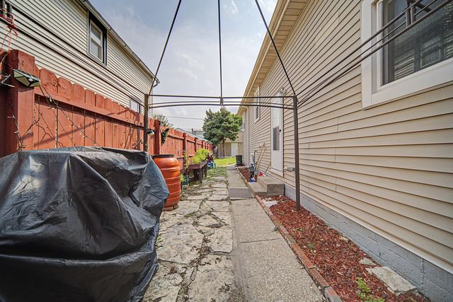8043 Salisbury Avenue, Lyons, IL 60534