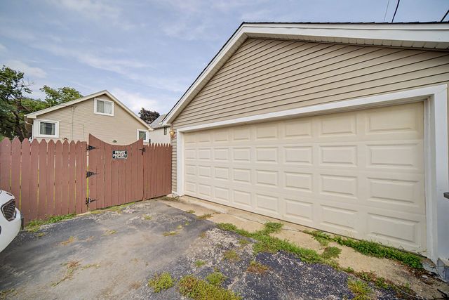 8043 Salisbury Avenue, Lyons, IL 60534