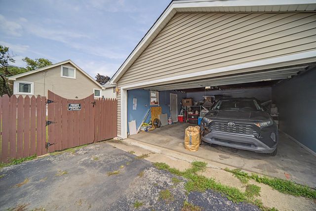 8043 Salisbury Avenue, Lyons, IL 60534