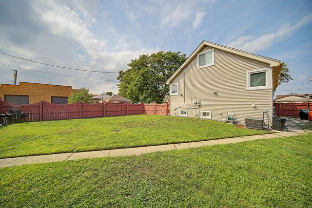 8043 Salisbury Avenue, Lyons, IL 60534