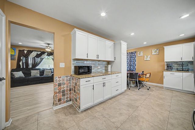 8043 Salisbury Avenue, Lyons, IL 60534