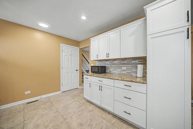 8043 Salisbury Avenue, Lyons, IL 60534