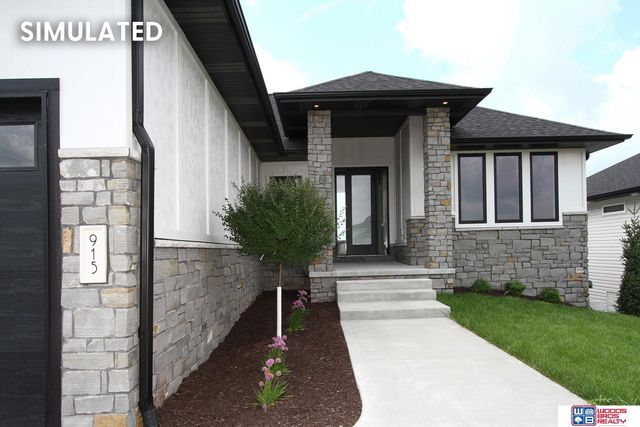 941 N 104th Street, Lincoln, NE 68527