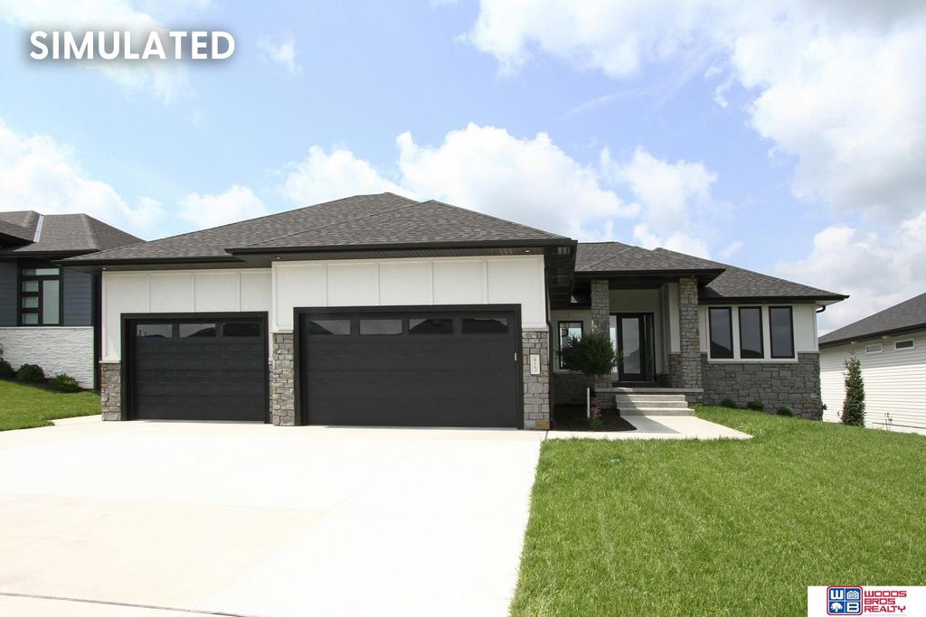 941 N 104th Street, Lincoln, NE 68527