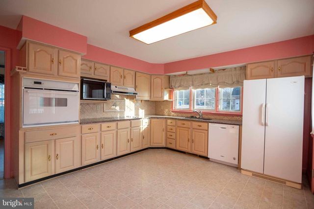 507 MEADOW LN, Front Royal, VA 22630