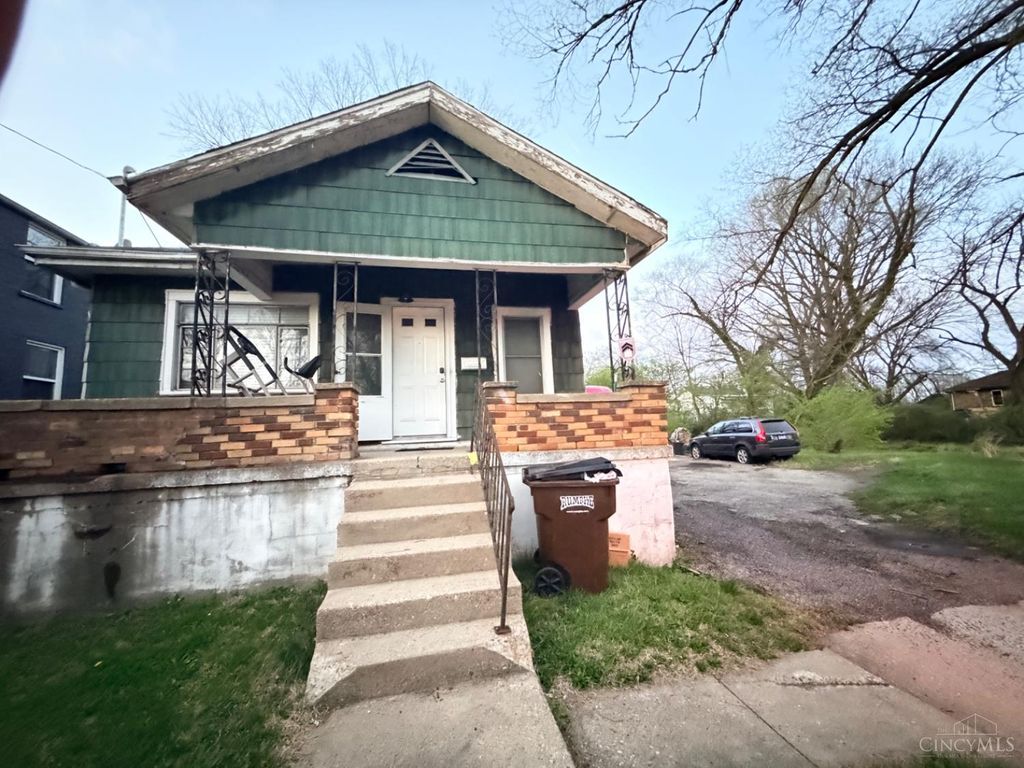 910 Byrd Avenue, Lincoln Heights, OH 45215