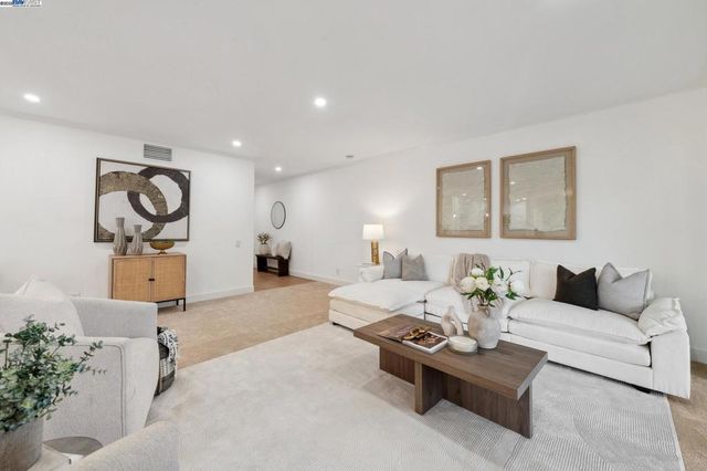 4033 Terra Granada Dr 5C, Walnut Creek, CA 94595