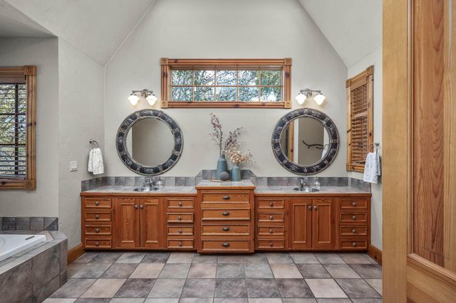 4827 S Landon Court, Springfield, MO 65810