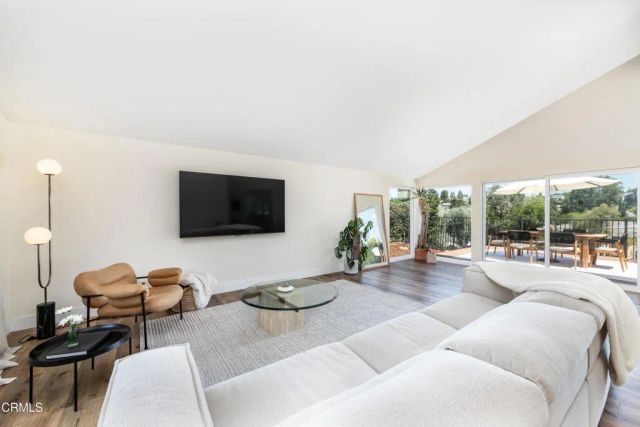 193 W Sidlee Street, Thousand Oaks, CA 91360