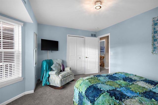 13407 Shire Lane 27, Southgate, MI 48195