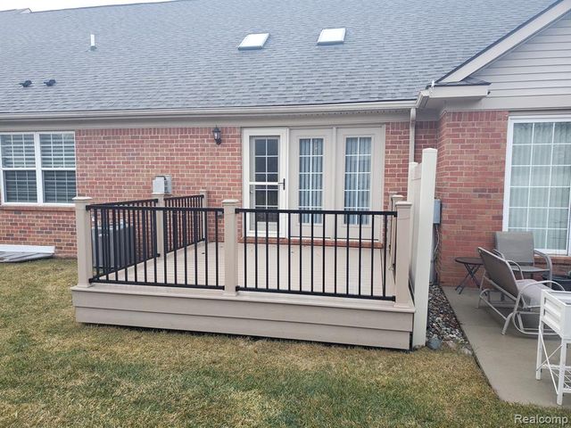 13407 Shire Lane 27, Southgate, MI 48195