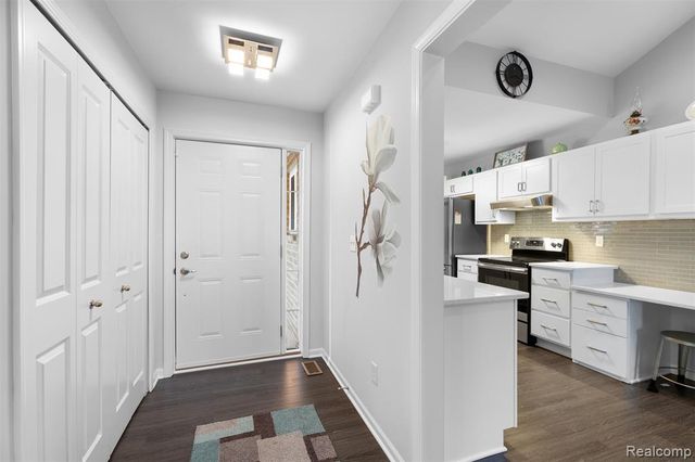 13407 Shire Lane 27, Southgate, MI 48195