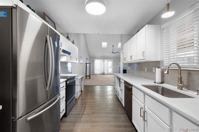 13407 Shire Lane 27, Southgate, MI 48195