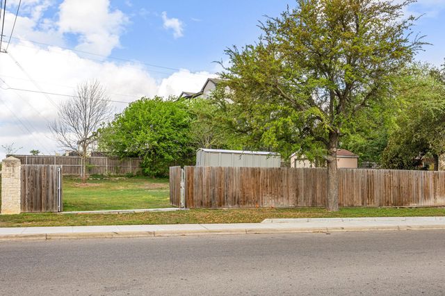 103 Little Lake RD, Hutto, TX 78634