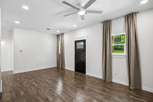 951 S Trade Days Boulevard, Canton, TX 75103