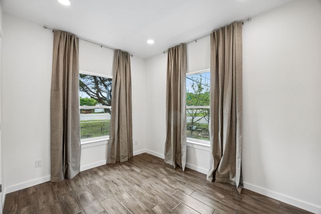 951 S Trade Days Boulevard, Canton, TX 75103