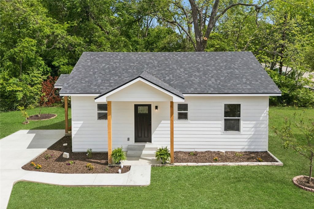 951 S Trade Days Boulevard, Canton, TX 75103