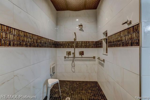 1286 Gray Fox Court, Howell, MI 48843