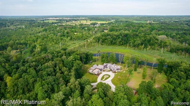 1286 Gray Fox Court, Howell, MI 48843