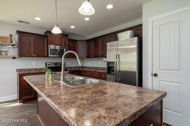 100 Kodiak Court, Jacksonville, NC 28540